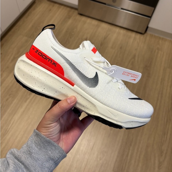 Nike zoom invincible white and red running shoes - Picture 1 of 7
